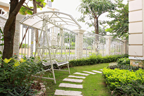 Mai Thu Huyền thích phong cách Versace 