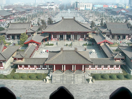 Khám phá thành phố 'muôn đời bình yên'