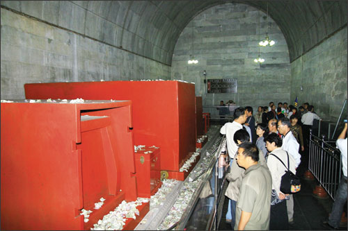 Viếng Thập Tam Lăng 