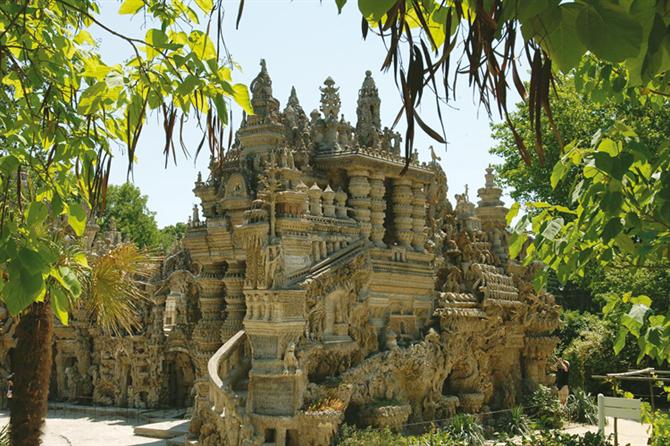 Lâu đài đá vôi được xây suốt 33 năm