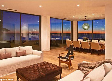 Vợ chồng nhà Beck thuê dinh thự siêu xịn