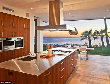 Vợ chồng nhà Beck thuê dinh thự siêu xịn