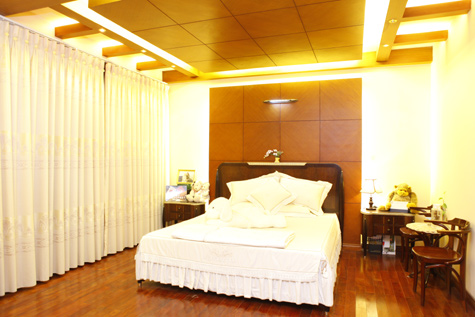 Đột nhập vào phòng ngủ của ca sĩ Hồ Quỳnh Hương