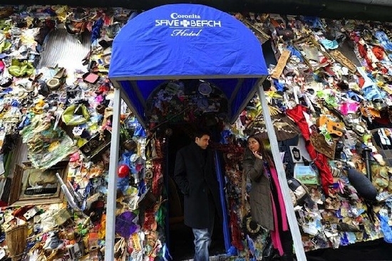 Khách sạn làm từ rác thải quá độc giữa thành phố