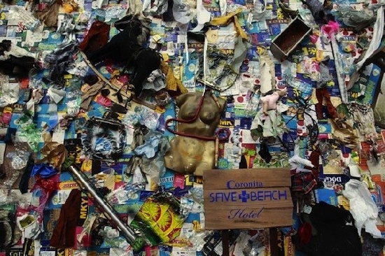 Khách sạn làm từ rác thải quá độc giữa thành phố