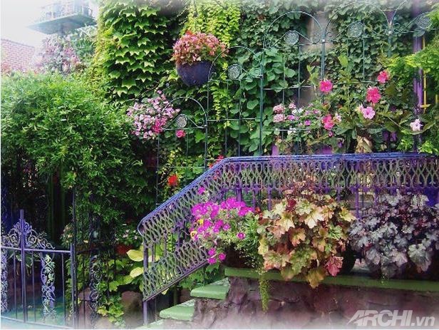 Những mái hiên làm tăng sự hấp dẫn của ngôi nhà 