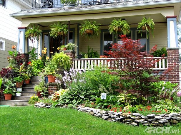 Những mái hiên làm tăng sự hấp dẫn của ngôi nhà 