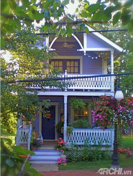 Những mái hiên làm tăng sự hấp dẫn của ngôi nhà 