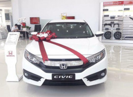 Bán xe Honda Civic 1.8E màu Trắng giao ngay trước Tết