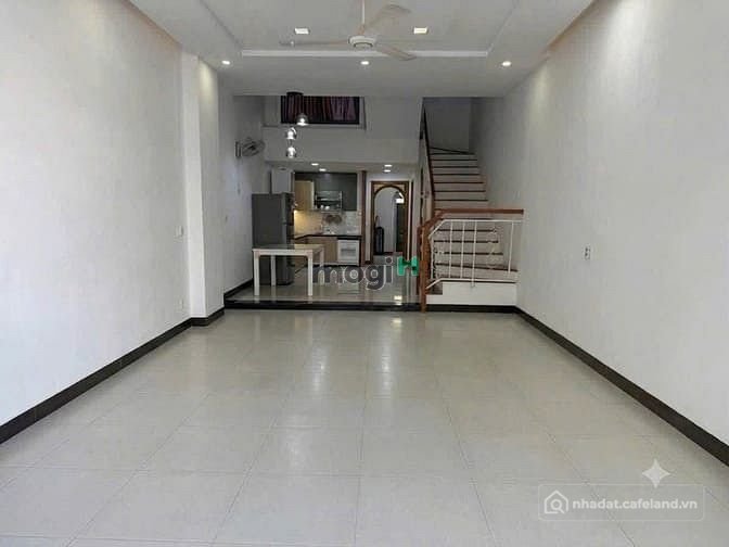 Дом в 3 этажа с мебелью, рядом с пляжем Mỹ Khê, Ngũ Hành Sơn