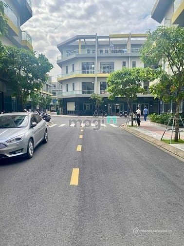 Bán nhà riêng: Bán nhà Phố Thương Mại - Gần QL 1K , 4 tầng, 243m2. Giá nhỉnh 10 