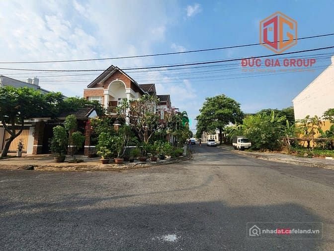 Bán biệt thự: Bán nhà  góc 2 mặt tiền khu dân cư Tân Phong sổ hồng 195m2 giá 11.