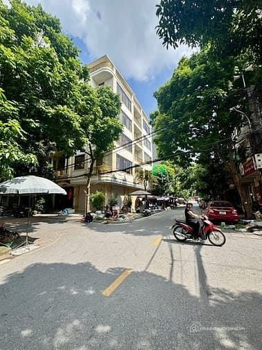 Bán biệt thự: Phân Lô Quân đội 918 Sân golf, 4 tầng, Gara 2 oto, Khuôn tiền 13 t