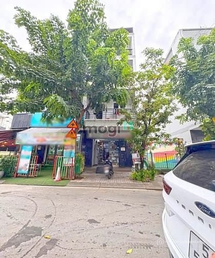 Bán nhà riêng: Bán nhanh nhà phố 3 lầu ST đường số liền kề Phú Mỹ Hưng, Quận 7