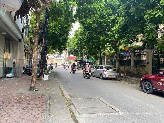 Bán nhà riêng: Bán CHDV Hoàng Quốc Việt, Cầu Giấy - LÔ GÓC, MT RỘNG, THANG MÁY 1