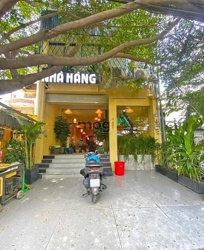 Bán biệt thự: VỊ TRÍ VIP - Nhà 3 tầng mặt tiền kinh doanh Hoàng Quốc Việt, Quận 