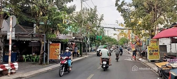 Bán biệt thự: Nhà mặt tiền Lê Thị Chợ Quận 7. 5*26 hơn 13 tỷ. KDBB tuyệt vời.