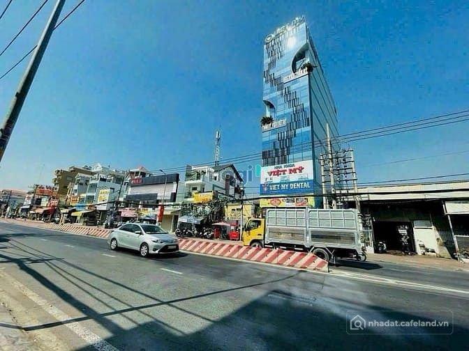 Bán biệt thự: MT Huỳnh Tấn Phát, ngang hơn 7 m nở hậu. ~ 90 tr/ m2 đất ở đô thị