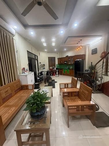 Bán nhà riêng: Bán nhà phố Ngọc Lâm 43m²x 3 Tầng , trung tâm phố , Giá 9,8 tỷ