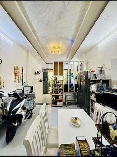 Bán nhà riêng: Nhà đường Tây Sơn, 54m2, 4PN, 3 tầng có sân thượng, khu dân trí c