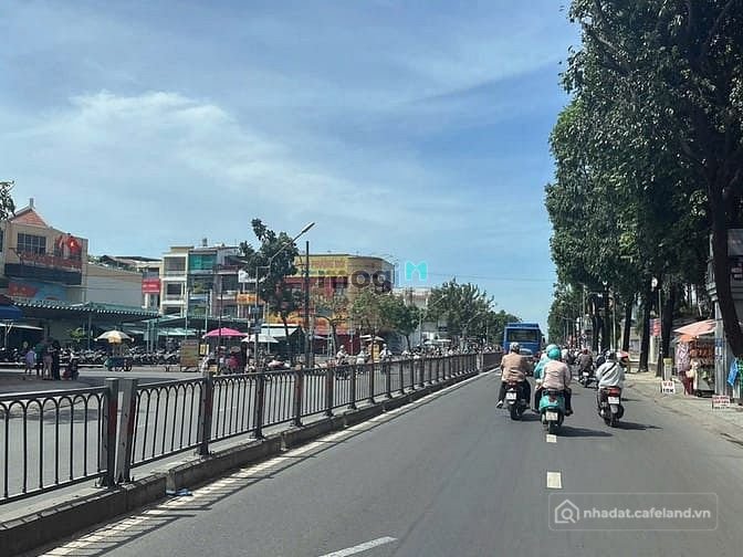 Bán gấp rút nhà hai mặt tiền ngang 6m 56m2 hẻm xe hơi đường quang