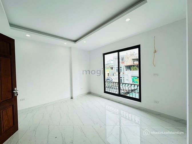 Bán nhà riêng: Bán nhà Lĩnh Nam, 43m2 x 5 tầng, mặt tiền 4.2m, giá 7.9 tỷ