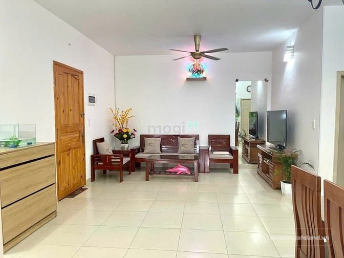 Cần bán chung cư 2pn ngay amata có nội thất giá rẻ