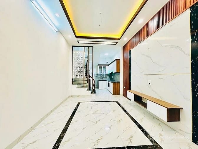 Bán nhà riêng: Bán nhà 5 tầng Giải Phóng, 41m2, giá 8.8 tỷ, ngay hồ Linh Đàm