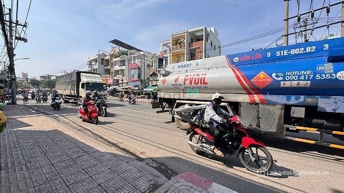 Bán nhà riêng: Nhà gần cầu Phú Xuân TT Nhà Bè. 4.5 x 8 hai lầu. Sổ hồng riêng.