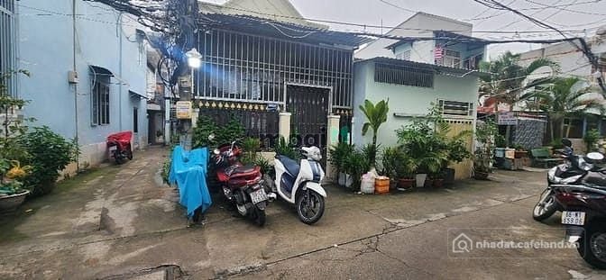 Bán nhà riêng: Nhà nhỏ hẻm lớn. 20m2 hai lầu, gần trung tâm quận 7. Sổ hồng riên