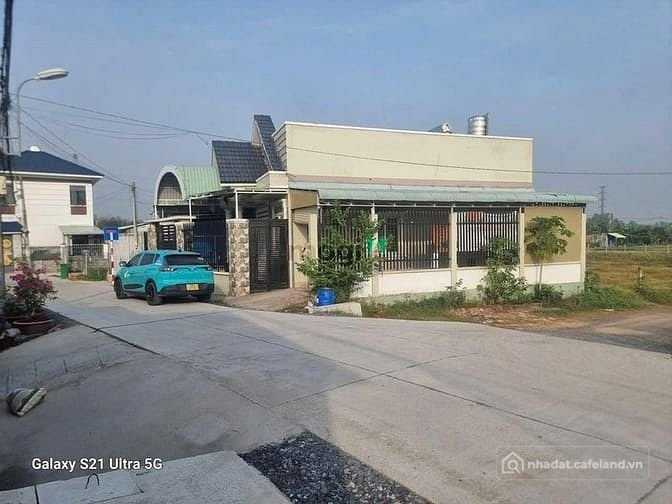 Bán nhà riêng: Nhà mái thái góc 2 mặt tiền, xã Tân An Hội. (Nhà đã hoàn công)