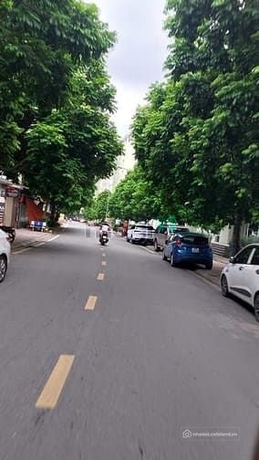 Bán nhà riêng: Bán nhà phố Thượng Thanh 30m2- 5 tầng- 3 phòng ngủ- nội thất, ô t