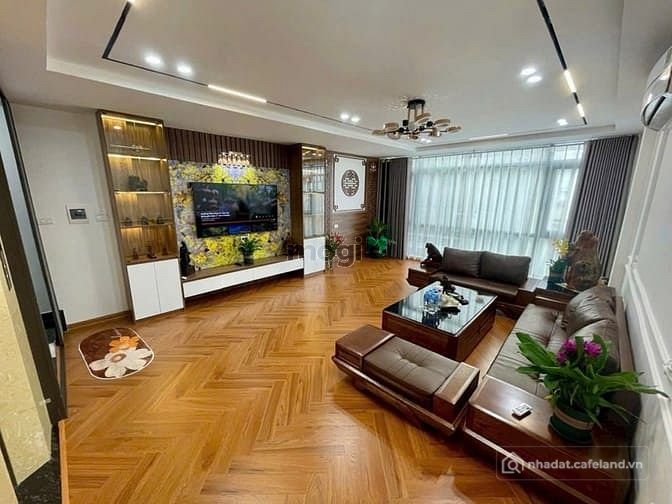 Bán nhà riêng: Nhà phố Ngọc Lâm 35m2- 6T, thang máy, nội thất, gần cầu Chương Dư