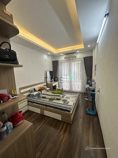 Bán nhà riêng: Bán nhà phố Thượng Thanh 30m2- 5 tầng- 3 phòng ngủ- nội thất, gần