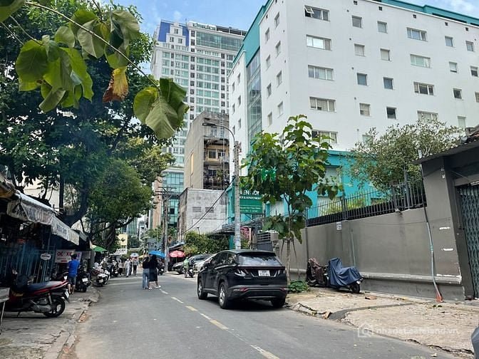 Bán đất thổ cư: Đất lớn XÂY VĂN PHÒNG 2mt trung tâm Quận 3. DT: 19,5x24. 450m2. 