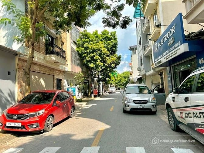 Bán đất thổ cư: Bán đất mặt phố Giang Biên, Kinh doanh, Lô góc, 70m2 - MT 4.2m -