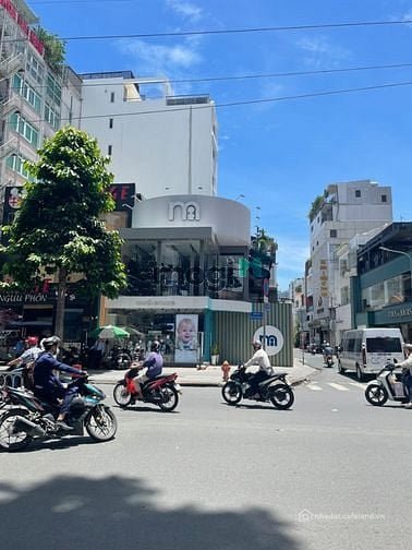 Nhà phố: Cho thuê nhà GÓC 2MT số 185 đường Nguyễn Thị Minh Khai, Quận 1