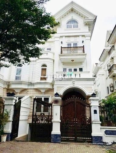 Nhà phố: BIỆT THỰ ĐƯỜNG HOA - 32B Hoa Đào, Phường 7, Phú Nhuận