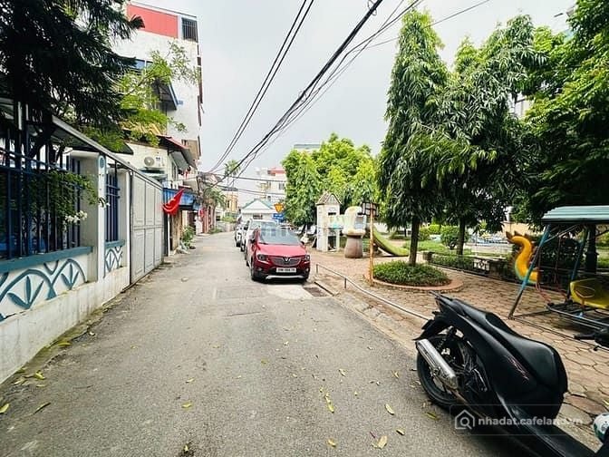 Bán nhà riêng: Hoàng Liệt- Thang Máy- nhà đẹp- fun nội thất- gần ô tô