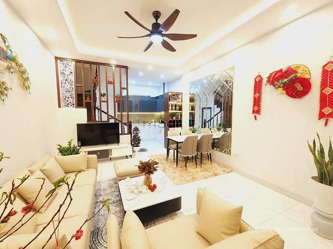 Bán nhà riêng: Bán gấp nhà Hoàng Liệt DT 40m2 x 5 tầng, giá 5.95 tỷ, ngõ to, nhà