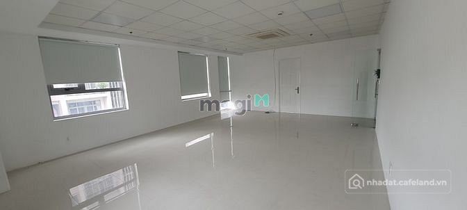 Văn phòng: Office tại Luxcity 528 Huỳnh Tấn Phát cạnh bên là siêu thị Chợ Lớn.