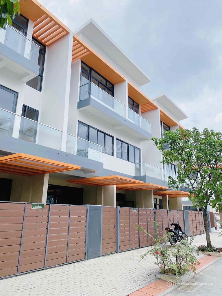 Bán nhà riêng: Nhà phố Elite Life Long Hậu, 3 Lầu xây sẵn, cho vay miễn lãi 18 t