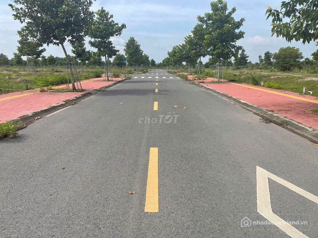 Bán đất thổ cư: Mega City 2- bán lô dd khu biệt thự Th10-7, 105m2 ,1ty5,nhơn trạ