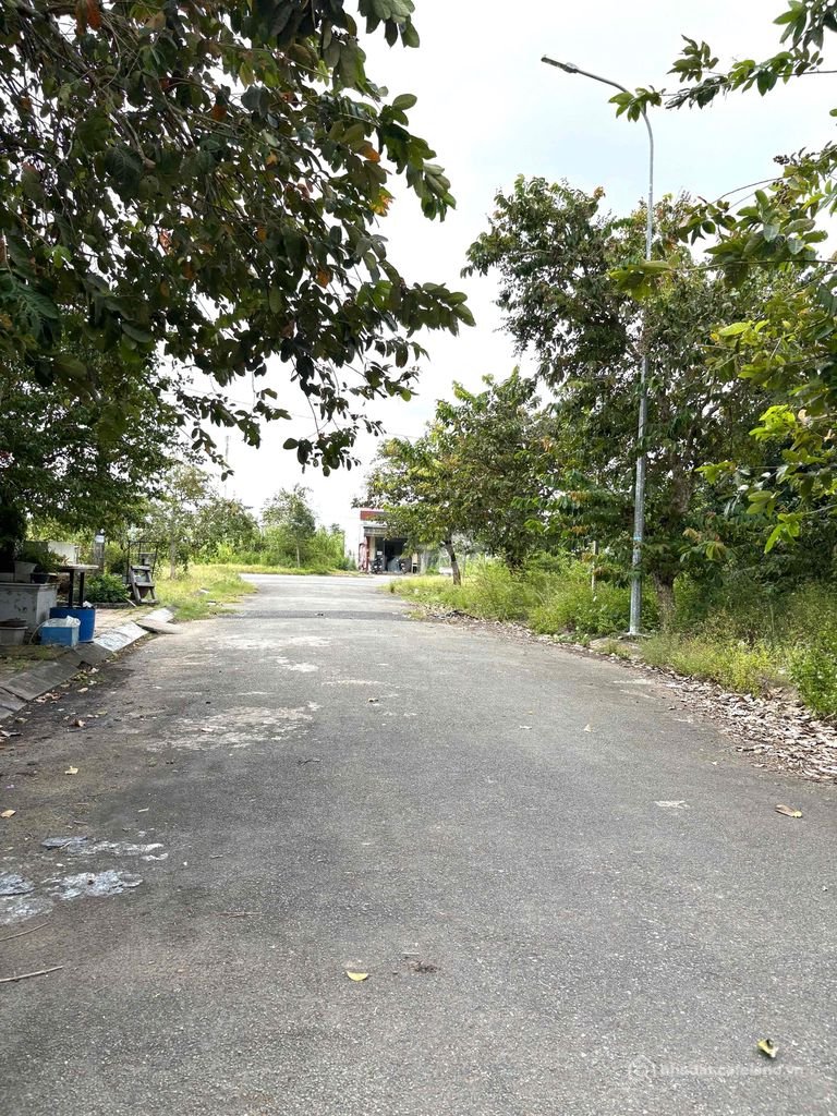 Bán đất thổ cư: Nền 100m2 sổ hồng đường B9 kdc Tán Phú Gàn khu công nghiệp ctho