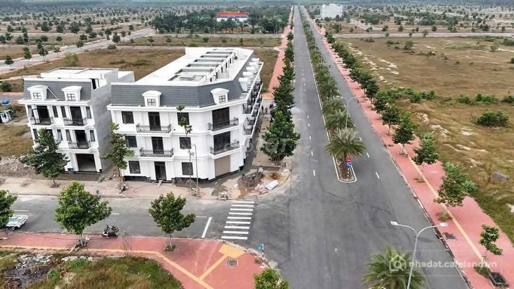 Bán đất thổ cư: Mega City 2 - bán lô đường 24m, T28-6x, 110m2 giá 2ty050, sát kh