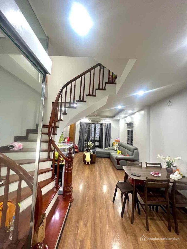 Biệt thự: Hào Nam, sát phố, ngõ ba gác thông kinh doanh, nhà dân xây mới 45m2*5T