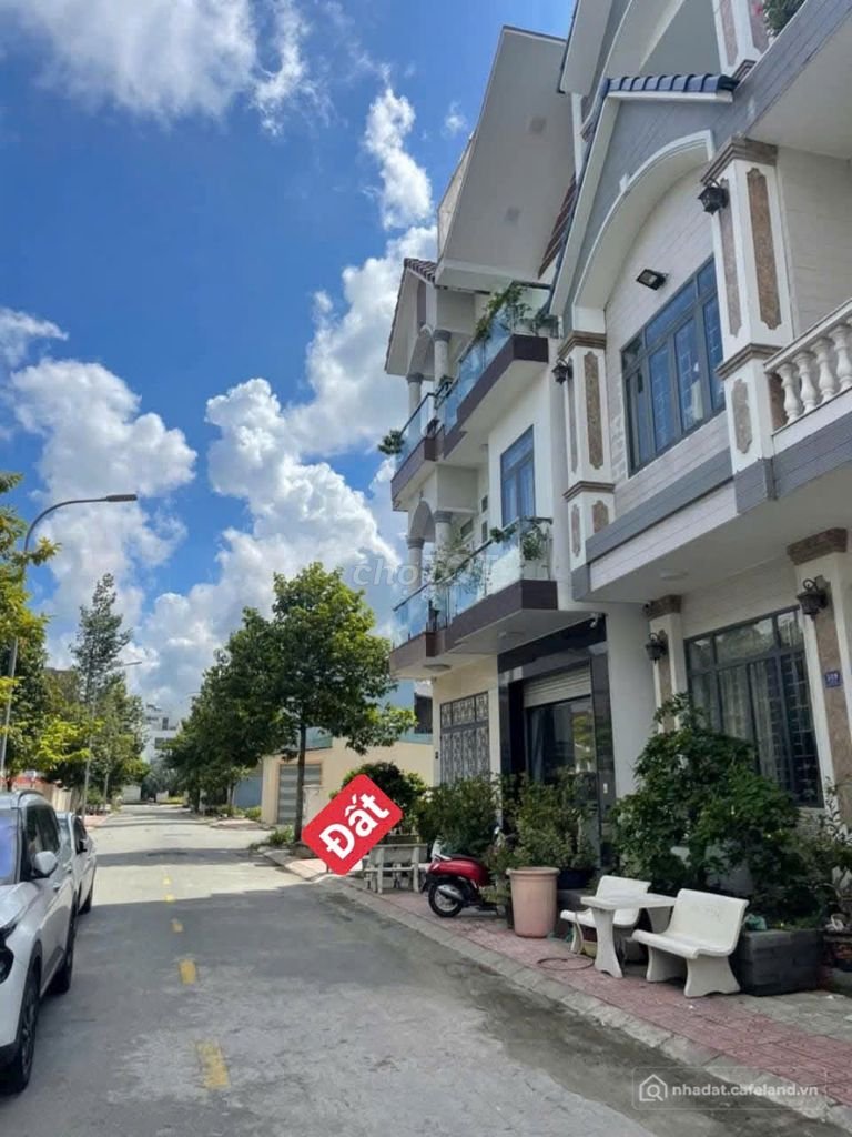 Bán đất thổ cư: Đất Nằm Ngay Góc Đường, Vị Trí Đẹp, Khu Dân Cư Hạ Tầng Đầy Đủ