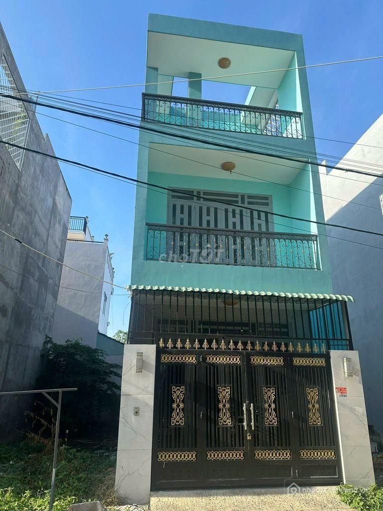 Bán nhà riêng: NHÀ PHỐ 1 TRỆT 2 LẦU KHU DÂN CƯ HOÀNG HOA - LONG HẬU.