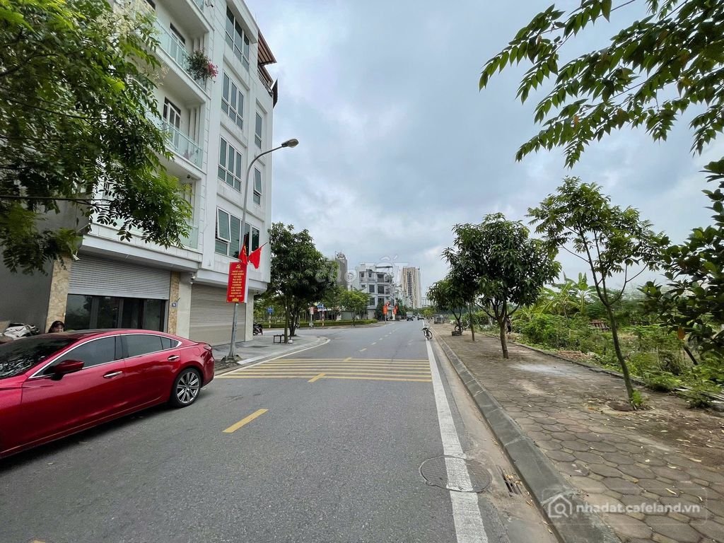 Bán đất thổ cư: Bán đất tái định cư giang biên, 56m2 giá tốt