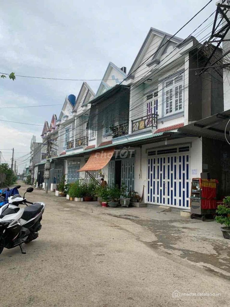 Bán đất thổ cư: Chính chủ cần bán lô đất full thổ cư giáp ranh hồ chí minh